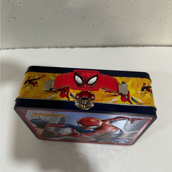 MARVEL Spider-Man Embossed Metal Lunch Box!TinBox - Picture 2 of 8